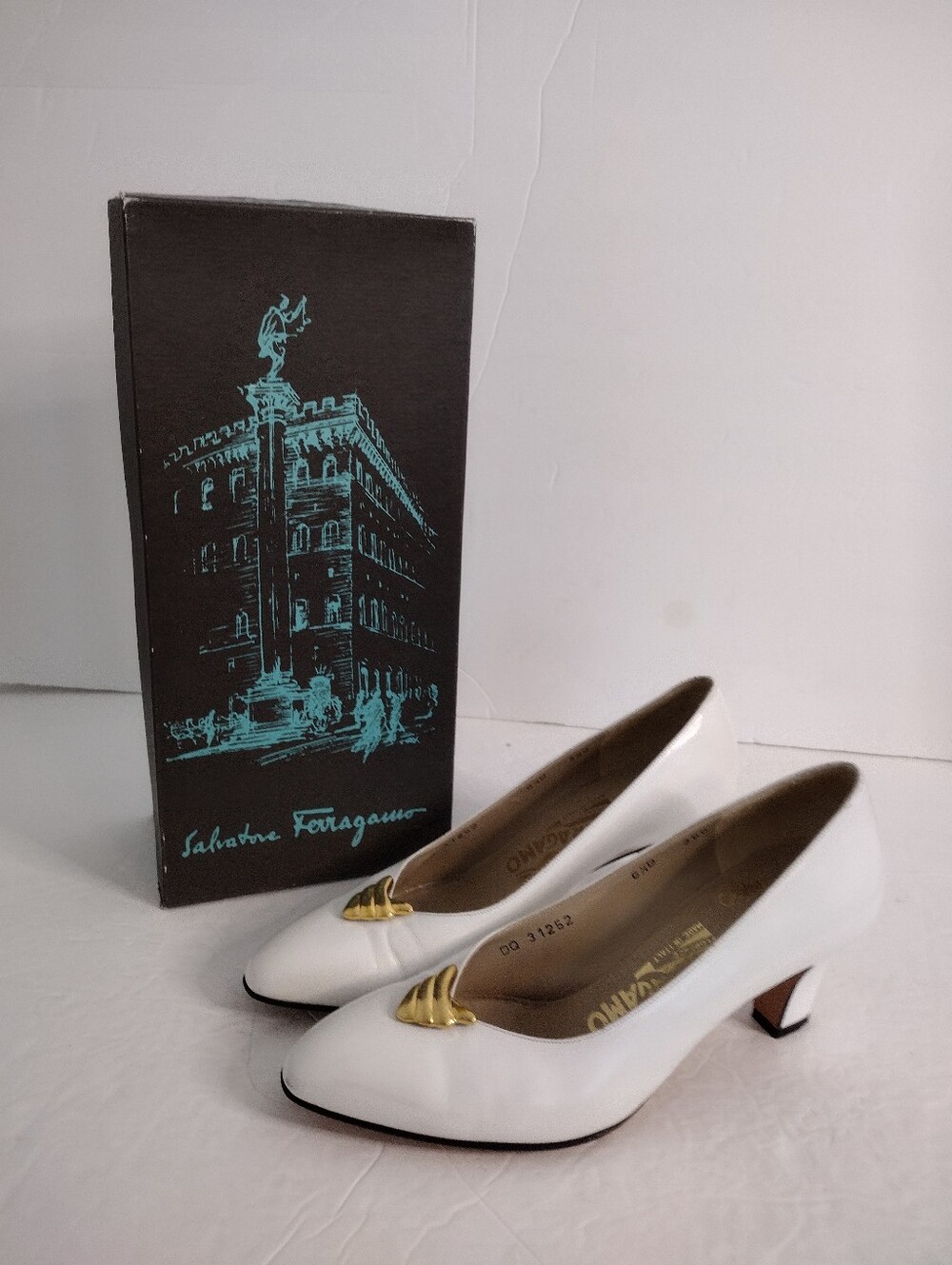 Salvatore Ferragamo White Leather Pumps 6.5 Vintage 80s w/ Box Office Siren - Picture 6 of 8